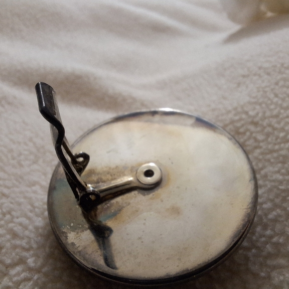 Fashion Earrings Faux pearl silver tone clip-on earrings made in USA 🇺🇸 - Picture 5 of 7